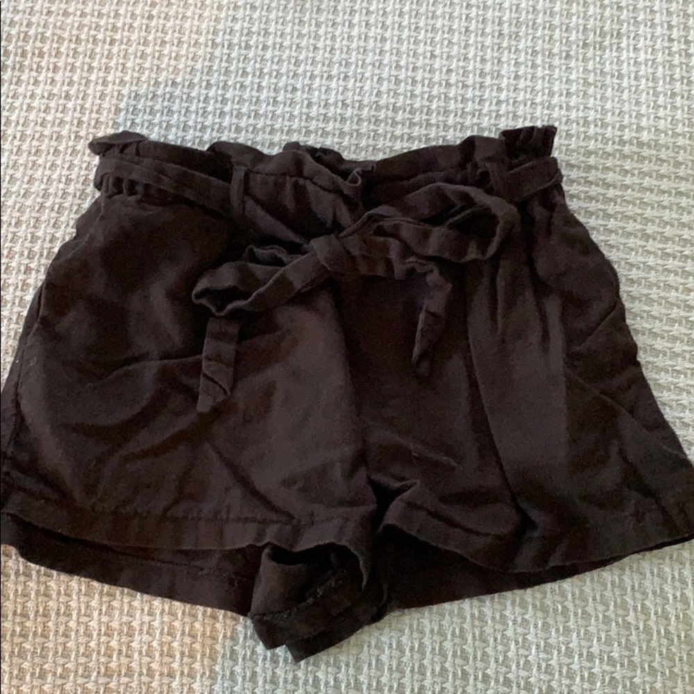 Black shorts w/ tie belt